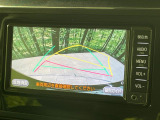 【バックカメラ】駐車時に後方がリアルタイム映像で確認できます。大型商業施設や立体駐車場での駐車時や、夜間のバック時に大活躍!運転スキルに関わらず、今や必須となった装備のひとつです!