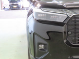LEDヘッドライトは、点灯の瞬間から最大光量を発揮し、突然暗くなるトンネルなどでの安定感を高めます。