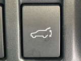 【パワーバックドア】スマートキーや運転席のボタンを押すだけでリアゲートが自動で開閉します!荷物を持っている時や、高い位置にあるバックドアを閉める際に便利な機能です♪