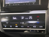 【オートエアコン】一度お好みの温度に設定すれば、車内の温度を検知し風量や温度を自動で調整。暑い…寒い…と何度もスイッチ操作をする必要はありません。快適な車内空間には必須の機能ですね♪