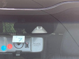 【ホンダセンシング】走行中に前方の車両等を認識し、衝突しそうな時は警報とブレーキで衝突回避と被害軽減をアシスト。より安全にドライブをお楽しみいただけます。