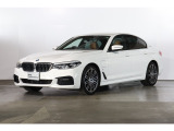 ドイツ本社と同様の教育・訓練を受けたBMW専門のメカニックが、100項目にも上るポイントを徹底的にチェックし、交換基準に達した部品があれば、BMW純正部品を使用し整備致します。特選車