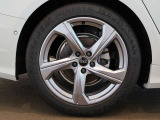アルミホイール 5アームダイナミックデザイン プラチナフグレー 8.5J x 19/245/45R19/スポーツサスペンション