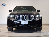 【キドニーグリル】BMWは約90年もの間、ほぼ全ての車両にひと目でBMWだと分かるこの特徴的なフロントグリルが備えられ、デザイン・アイコンとして親しまれてきました。