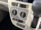 寒い冬も暑い夏も全席に快適な空調を届けてくれる、ダイヤル式エアコンを装備♪