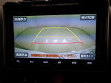 バックモニターも装備しております。バックギアに入れるとナビ画面に車の後方が映し出されます。これで後方確認も安心!