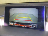 バックモニターも装備しております。バックギアに入れるとナビ画面に車の後方が映し出されます。これで後方確認も安心!
