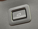【パワーバックドア】スマートキーや運転席のボタンを押すだけでリアゲートが自動で開閉します!荷物を持っている時や、高い位置にあるバックドアを閉める際に便利な機能です♪