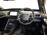 運転の際、常に目にする部分だけにシックで飽きのこないデザインが良いですね。