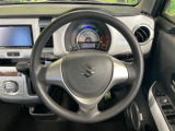 インテリアに合わせたデザインのステアリングは、運転される方のことも考え、運転しやすい形状、大きさです。是非一度、実際に触ってお確かめください。