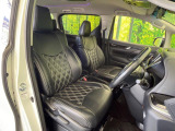 運転席シート廻りは使用感も少なく、良好な状態となっています。丁寧に使われていたことがよくわかりますね。
