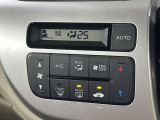 【オートエアコン】一度お好みの温度に設定すれば、車内の温度を検知し風量や温度を自動で調整。暑い…寒い…と何度もスイッチ操作をする必要はありません。快適な車内空間には必須の機能ですね♪