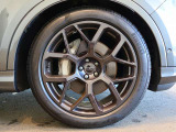 アルミホイール 6Yスポークデザイン ブラック 9.5Jx21 285/40 R21タイヤ/アダプティブエアサスペンション スポーツ