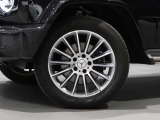 メルセデスのシート可動域は身長145cm〜220cm です。あらゆるユーザーに快適なポジションを設定できますね。