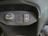 シート表面を直接温める「シートヒーター」で、寒い時期のドライブも快適です。