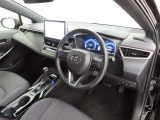 シンプルで使いやすいデザインの運転席です。