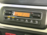 【オートエアコン】一度お好みの温度に設定すれば、車内の温度を検知し風量や温度を自動で調整。暑い…寒い…と何度もスイッチ操作をする必要はありません。快適な車内空間には必須の機能ですね♪
