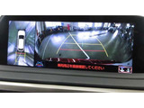 車両を上から見たような映像をナビ画面に表示するパノラミックビューモニターが付いています。