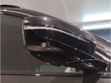 【BMWミラー】視認性の高いスタイリッシュなミラー。自動防眩機能も付いており夜間のドライビングをサポートします。