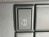 【パワースライドドア】スマートキーや運転席のスイッチでスライドドアの開閉が可能♪電動だから力を入れてドアを開ける必要が無く、小さいお子様でも、重い荷物を持っている時もラクに開け閉めできます♪