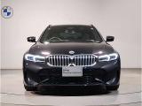 【キドニーグリル】BMWは約90年もの間、ほぼ全ての車両にひと目でBMWだと分かるこの特徴的なフロントグリルが備えられ、デザイン・アイコンとして親しまれてきました。