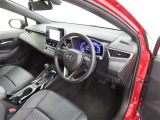 シンプルで使いやすいデザインの運転席です。