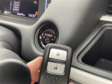 【スマートキー(エンジンスタートストップスイッチ)】スマートキー(電子キー)を持っていれば、スイッチを押すだけでエンジンをかけることができます!