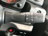 【オートライト】周りの明るさに応じて自動でヘッドライトの点灯・消灯ができる機能です!ライトの付け忘れ・消し忘れなどが無くなり、雨の日や夕方の走行も安心!トンネル通過時も便利ですね♪