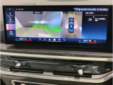 【バックモニター】”R”レンジにシフトチェンジして頂くとバックカメラとセンサーが起動し駐停車時の運転をサポートします。