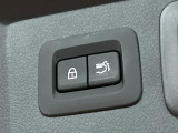 【パワーバックドア】スマートキーや運転席のボタンを押すだけでリアゲートが自動で開閉します!荷物を持っている時や、高い位置にあるバックドアを閉める際に便利な機能です♪