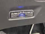 【ETC】有料道路を利用する際に料金所で停止することなく通過できる、ETC車載器(ノンストップ自動料金収受システム機器)が装備されています。セットアップを行うことで利用可能になります。