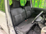 運転席まわりには十分なスペースがあり、大柄な方でもゆったり運転していただける環境です。