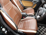 常に使うフロントシート。運転席は毎回使用する部分ですので、座り心地が重要です!ぜひ一度体感してみてください!