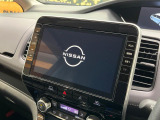 【メーカー純正ナビ】インテリアに溶け込むスタイリッシュな「専用設計」メーカーナビを装備♪視認性や操作性など基本性能にも優れ、より上質なカーライフをお楽しみいただけます。