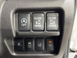 【両側スライドドア】駐車場で隣の車との間隔が狭く乗りにくい時、スライドドアなら安心!ドアオープン時も幅を取らず、開口部が広いので乗り降りがとっても簡単です。大きな荷物の出し入れも後席から可能♪