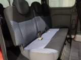 後部座席も当然、綺麗・清潔に仕上げております。内装の綺麗なお車は気持ちが良いですし、コンディションのいい車が多いです。