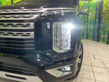 【LEDヘッドライト】悪天候や夜間走行時も良好な視界を確保し安心して運転できる高輝度LEDヘッドライトを装備!点灯速度が早く、消費電力も抑えられています。