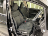 乗降がしやすい運転席。高さが調節できて小柄な方でもベストポジションをとることができます。