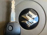 【キーレス】少し離れた場所からでもボタン一つでドアの開錠・施錠ができるのでとっても便利!ドアの鍵穴周りに傷をつけることもありません♪