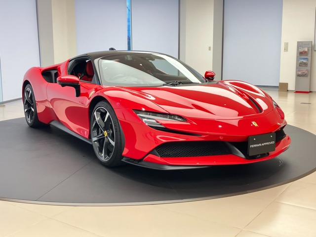 SF90ストラダーレF1 DCT E 4WD