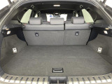 【トランク】積み込みやすくて、たっぷり積める荷室です。シートアレンジできるものは、乗車人数と荷物の量や大きさによってシートを動かすことができるので、より快適なドライブが可能です!
