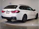 BMWのお車は、“駆け抜ける歓び”を体現しております。走行の安定性とコーナリングの良さを追求し、思い通りにハンドルの操作可能です。