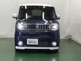 LEDヘッドライトを装備しています。LEDヘッドライトはとても明るく、雨の日や夜間走行も安全・安心です。オートライトコントロール付きで周囲の明るさに応じて自動で点灯・消灯します