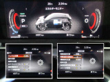 統合型インターフェースディスプレイ。モーターへ発電していく様子も見れるメーター類。ハンドル左側のスイッチで表示切替や設定が出来ます。