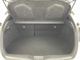 【トランク】積み込みやすくて、たっぷり積める荷室です。シートアレンジできるものは、乗車人数と荷物の量や大きさによってシートを動かすことができるので、より快適なドライブが可能です!
