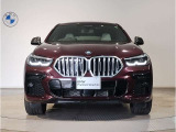 【キドニーグリル】BMWは約90年もの間、ほぼ全ての車両にひと目でBMWだと分かるこの特徴的なフロントグリルが備えられ、デザイン・アイコンとして親しまれてきました。