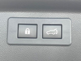 【パワーバックドア】スマートキーや運転席のボタンを押すだけでリアゲートが自動で開閉します!荷物を持っている時や、高い位置にあるバックドアを閉める際に便利な機能です♪