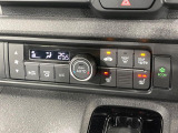 【シートヒーター】寒い日に重宝するシートヒーター!エアコンより早く温まってくれるので寒がりの人も安心ですね♪エアコンの温風は乾燥するから苦手、という方にもをおすすめです。
