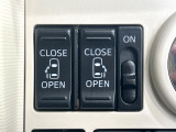 【両側パワースライドドア】スマートキーや運転席のスイッチで後席両側スライドドアの開閉が可能♪電動だから力を入れてドアを開ける必要が無く、小さなお子様でも簡単に開け閉めでき快適です♪
