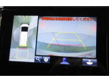 車両を上から見たような映像をナビ画面に表示するパノラミックビューモニター。